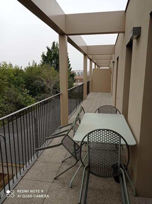 Superbe Appartement Avec Balcon Filant Cenon Exterior foto